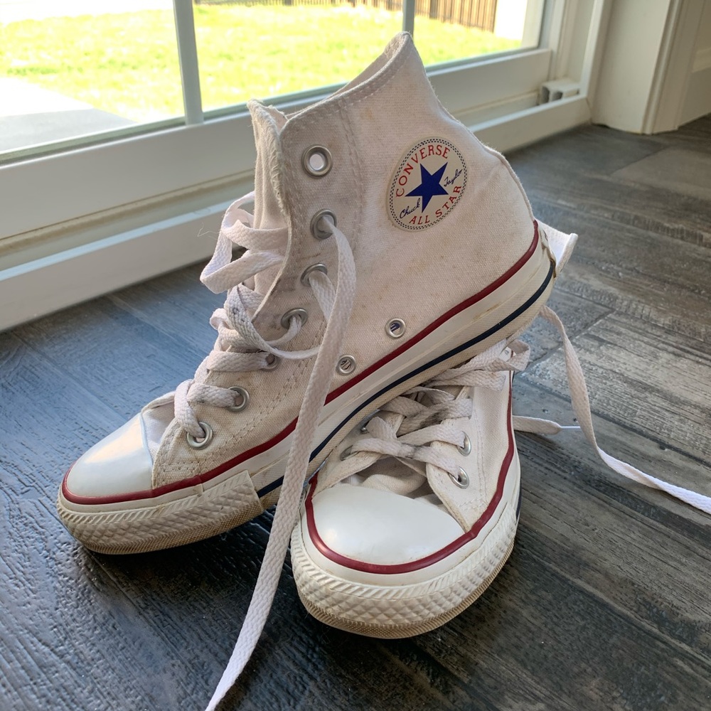 High-top Converse/Chucks